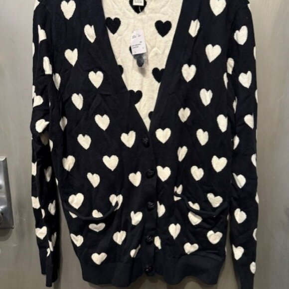 Retro Black & White heart V-neck cardigan sweater - Picture 3 of 16